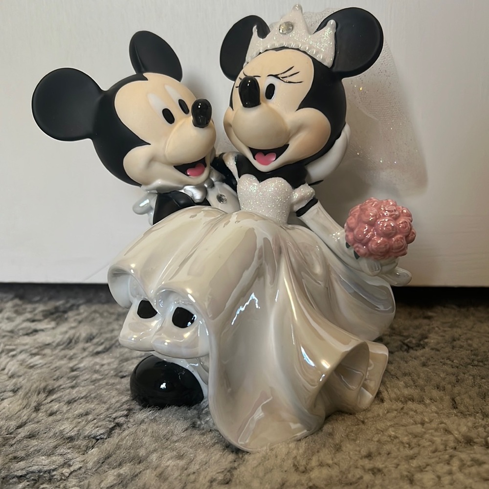 Bride & groom Mickey & Minnie Mouse